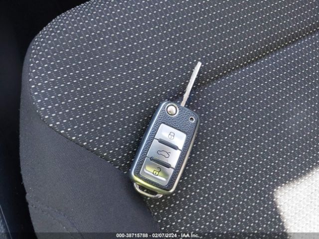 1VWAT7A37HC013431 Volkswagen Passat 1.8t S