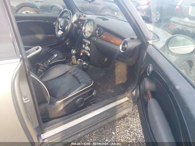 2008 MINI COOPER S CLUBMAN WMWMM33598TP72079 Photo 4