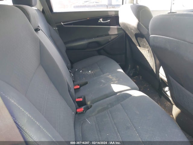 KIA Sorento 3.3l Lx 2018 5XYPGDA59JG339928 Image 8