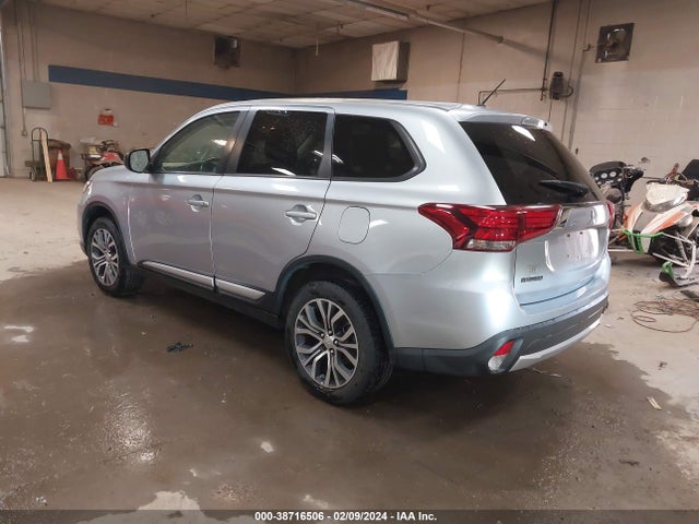 JA4AZ3A34GZ039520 Mitsubishi Outlander Es