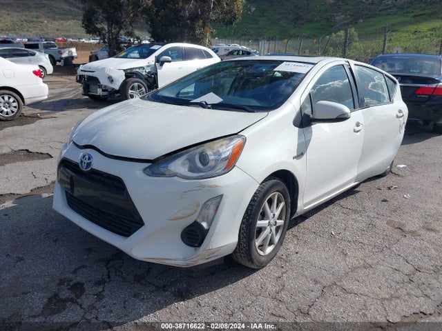 Toyota Prius C Three 2015 JTDKDTB38F1089115 Image 2