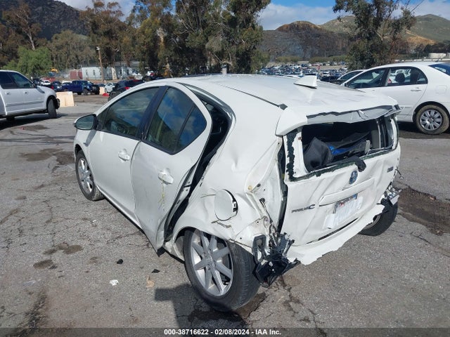 Toyota Prius C Three 2015 JTDKDTB38F1089115 Image 3