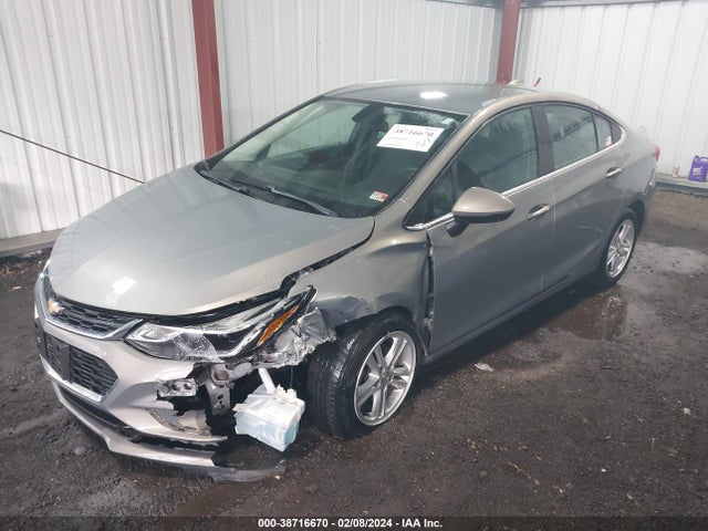 Chevrolet Cruze Lt Auto 2018 1G1BE5SM4J7236725 Image 2