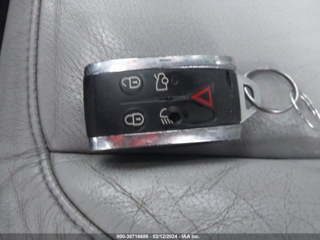 2010 JAGUAR XF SAJWA0FA1AHR58690 Photo 10