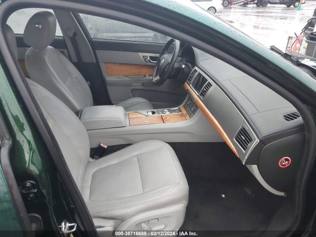 2010 JAGUAR XF SAJWA0FA1AHR58690 Photo 4
