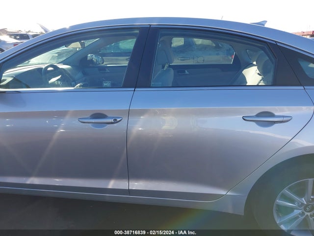 2017 HYUNDAI SONATA VIN: 5NPE24AFXHH580883