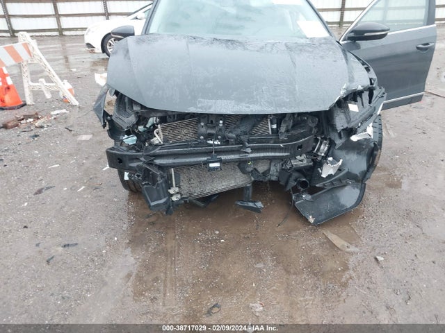 1VWDT7A34HC001296 Volkswagen Passat 1.8t R-line