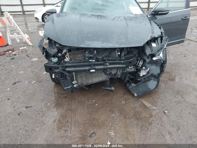 1VWDT7A34HC001296 Volkswagen Passat 1.8t R-line
