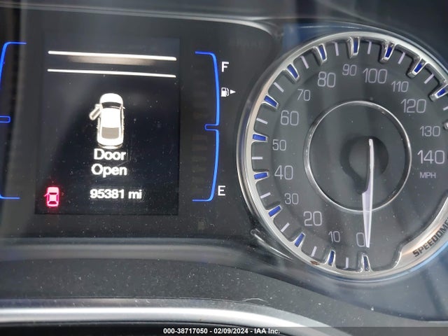 Chrysler 200 Limited Platinum 2017 1C3CCCAB5HN506786 Image 16