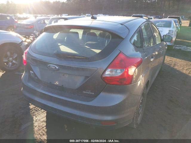 2014 FORD FOCUS SE VIN: 1FADP3K22EL445882