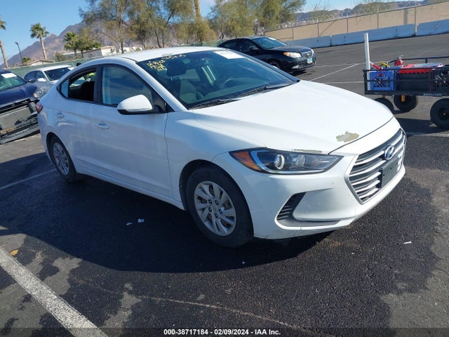 2018 5NPD74LF0JH317205 main image