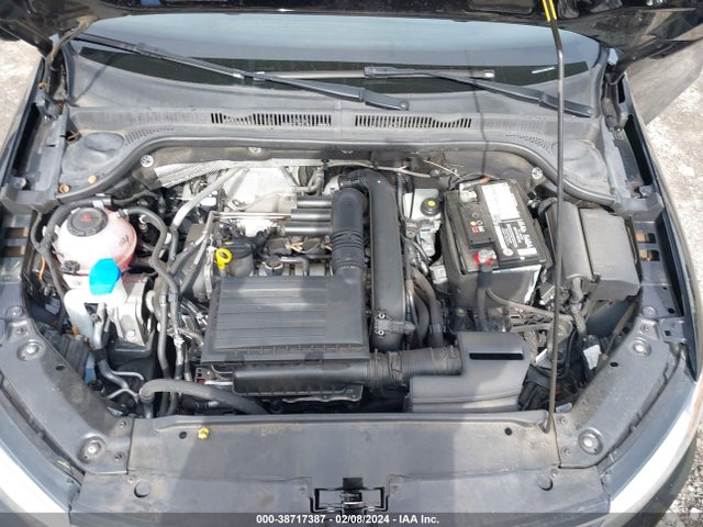 3VWDB7AJ3JM240800 Volkswagen Jetta 1.4t Se/1.4t Wolfsburg Edition
