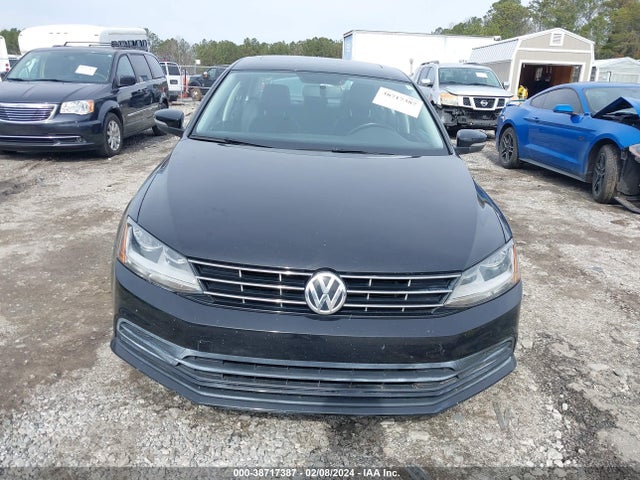 3VWDB7AJ3JM240800 Volkswagen Jetta 1.4t Se/1.4t Wolfsburg Edition