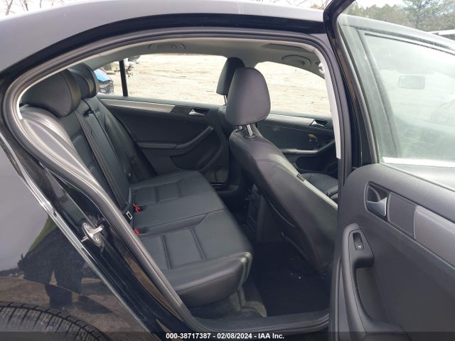 3VWDB7AJ3JM240800 Volkswagen Jetta 1.4t Se/1.4t Wolfsburg Edition