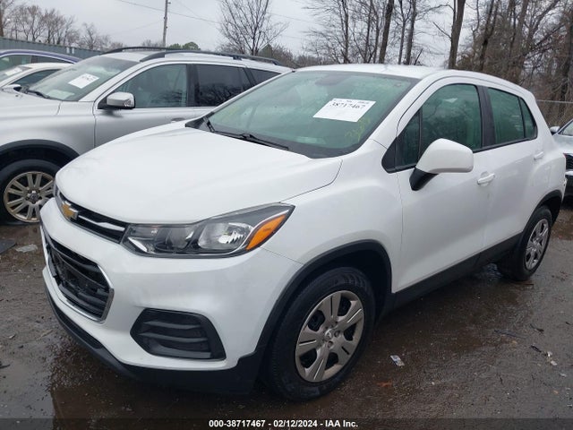 Chevrolet TRAX LS 2018 KL7CJKSB3JB643823 Image 2