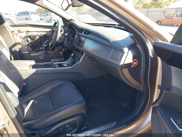 2017 JAGUAR XF SAJBF4BV5HCY47504 Photo 4