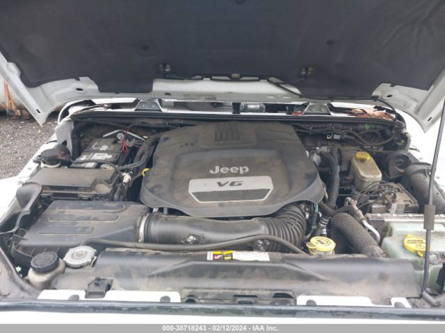 1C4HJWEG2EL303635 Jeep Wrangler Unlimited Sahara