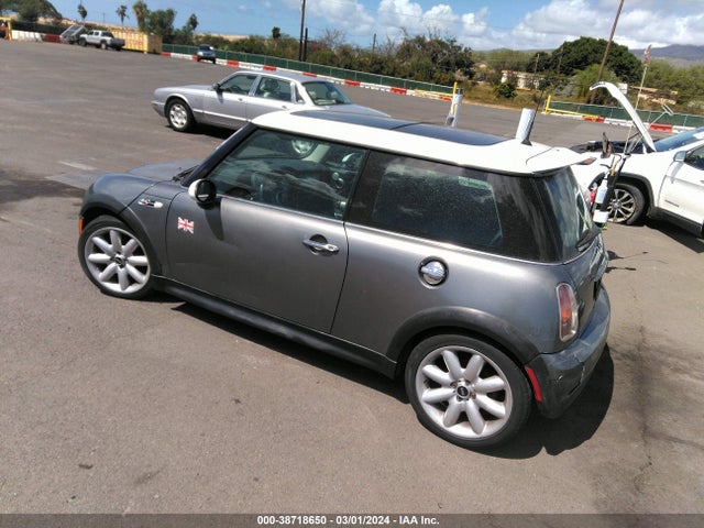 2002 MINI COOPER S WMWRE33442TD53853 Photo 2
