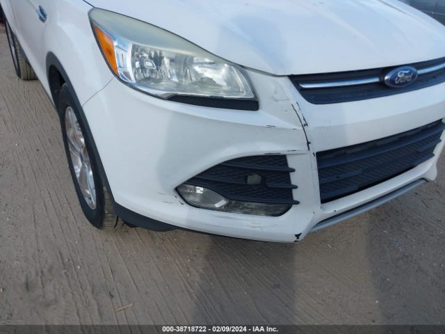 1FMCU9GX0EUD05423 Ford ESCAPE SE