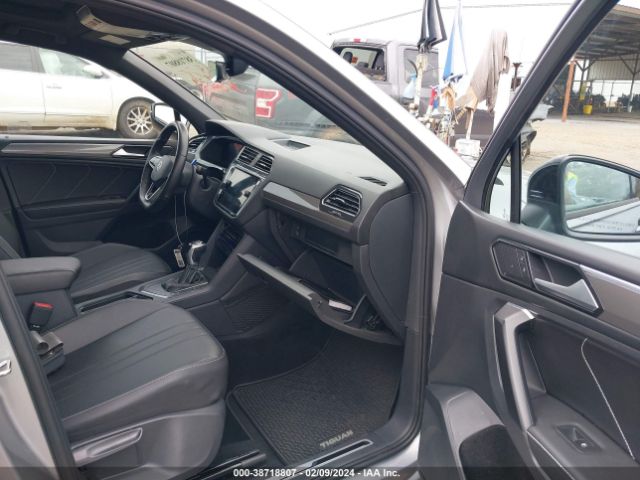 3VVCB7AX3PM034843 Volkswagen Tiguan 2.0t Se R-line Black
