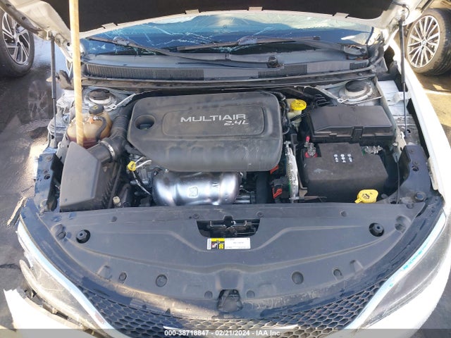 Chrysler 200 Limited 2015 1C3CCCAB0FN746888 Image 10
