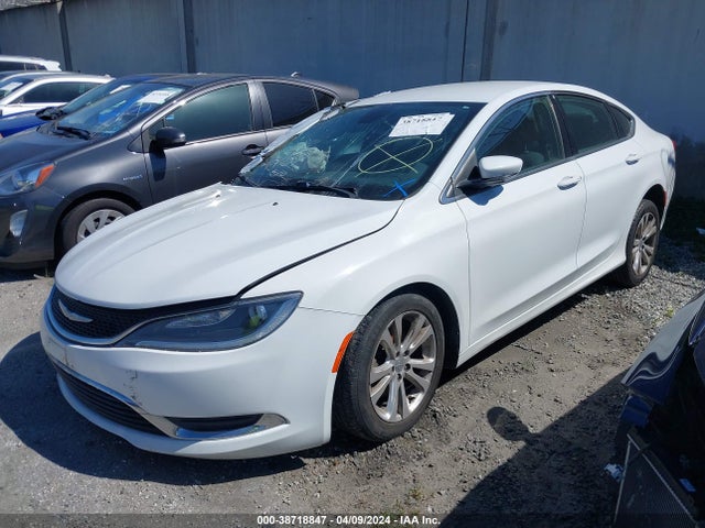Chrysler 200 Limited 2015 1C3CCCAB0FN746888 Image 2