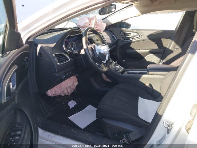 Chrysler 200 Limited 2015 1C3CCCAB0FN746888 Image 5
