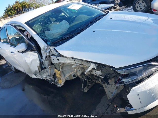Chrysler 200 Limited 2015 1C3CCCAB0FN746888 Image 6