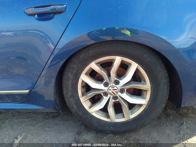 1VWAT7A38HC067479 Volkswagen Passat 1.8t S