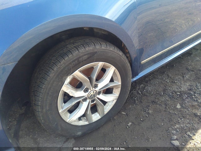 1VWAT7A38HC067479 Volkswagen Passat 1.8t S