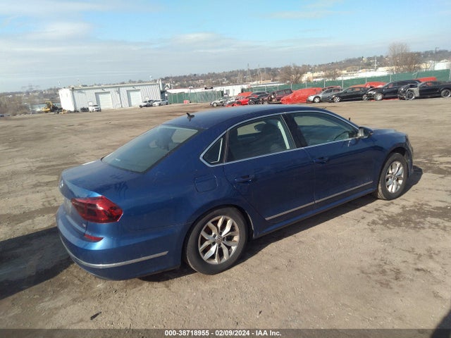 1VWAT7A38HC067479 Volkswagen Passat 1.8t S