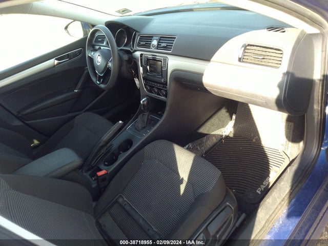 1VWAT7A38HC067479 Volkswagen Passat 1.8t S