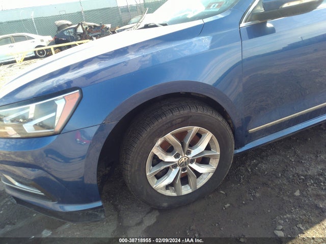 1VWAT7A38HC067479 Volkswagen Passat 1.8t S