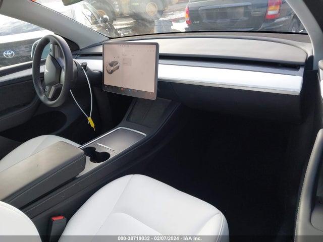 Tesla Model Y Performance Dual Motor All-wheel Drive 2022 7SAYGDEF2NF532011 Image 5