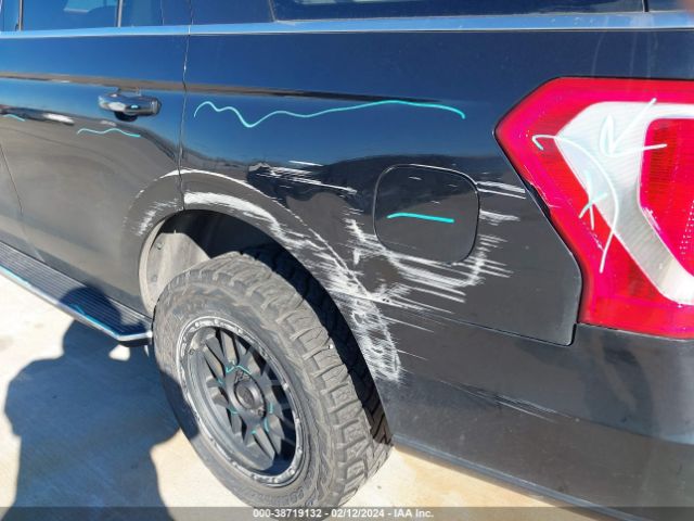 1FMJU1HT1KEA08817 Ford Expedition Xlt