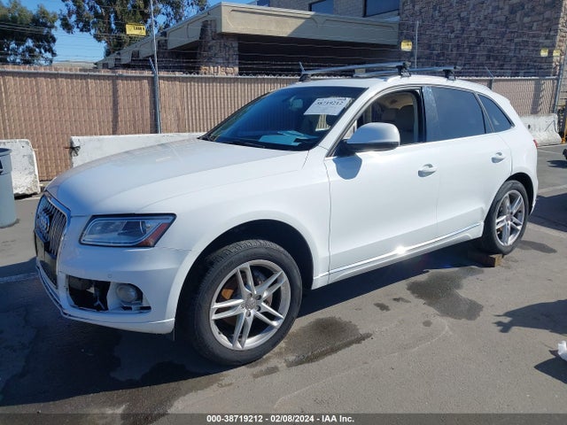 Audi Q5 2.0t Premium 2014 WA1LFAFP5EA106705 Image 2