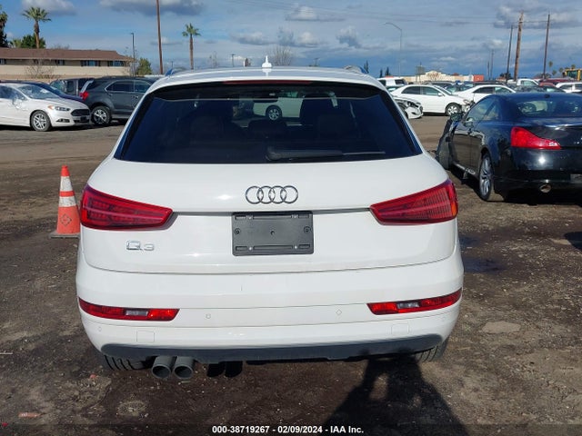 WA1BCCFS8JR001477 Audi Q3 2.0t Premium/2.0t Sport Premium