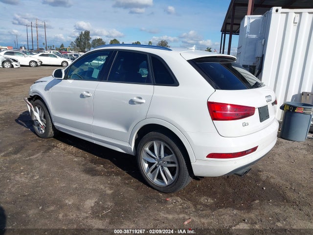WA1BCCFS8JR001477 Audi Q3 2.0t Premium/2.0t Sport Premium