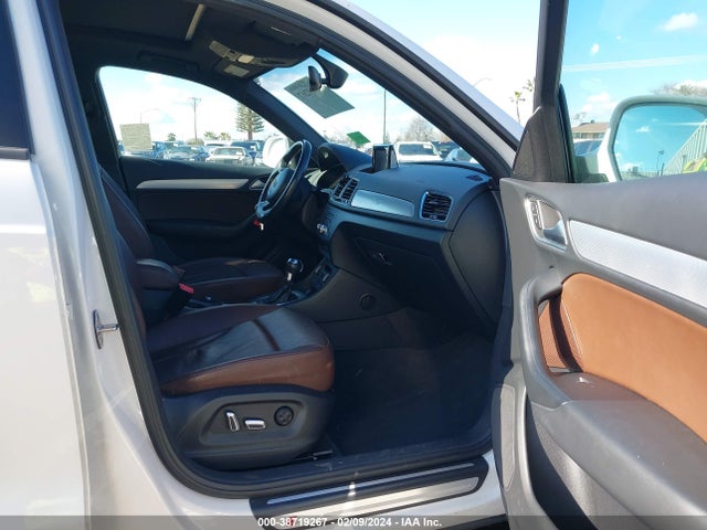 WA1BCCFS8JR001477 Audi Q3 2.0t Premium/2.0t Sport Premium