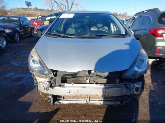 JTDKDTB35G1122752 Toyota Prius C One