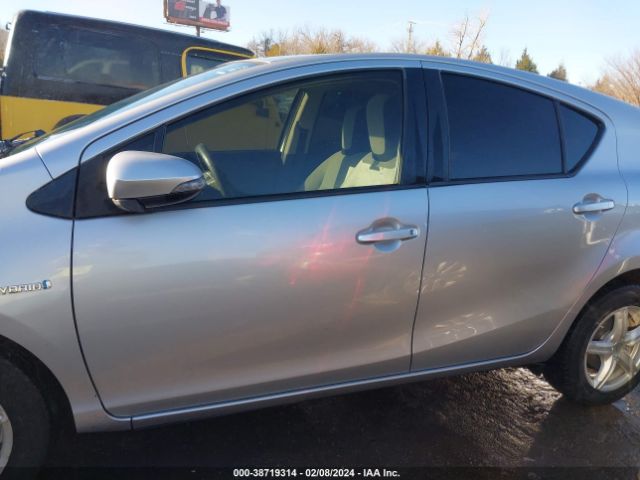 JTDKDTB35G1122752 Toyota Prius C One