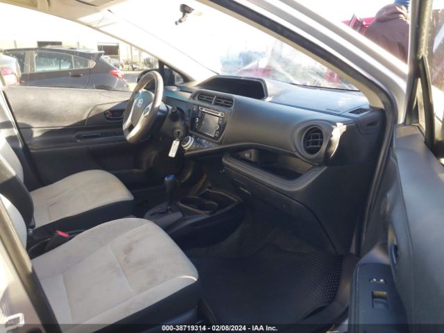 JTDKDTB35G1122752 Toyota Prius C One