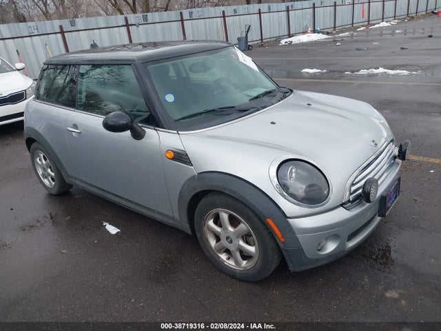 2009 MINI COOPER WMWMF33549TW70135 Photo 0