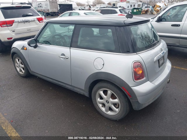 2009 MINI COOPER WMWMF33549TW70135 Photo 2