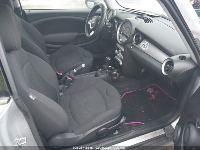 2009 MINI COOPER WMWMF33549TW70135 Photo 4