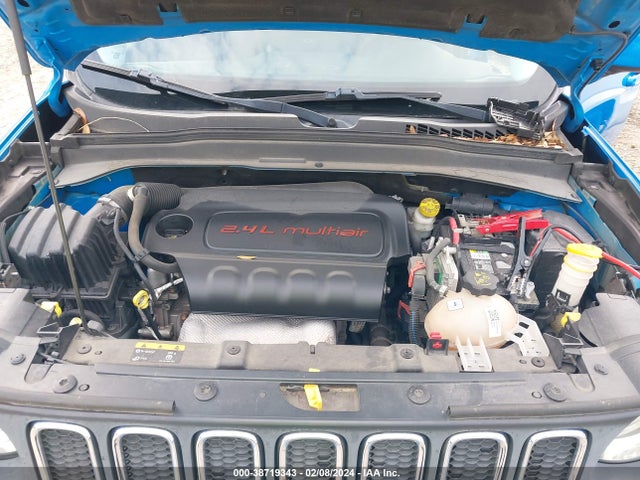 ZACCJABT8FPB86932 Jeep Renegade Latitude