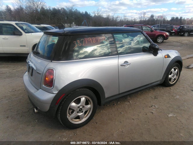2007 MINI COOPER WMWMF33547TT50021 Photo 3