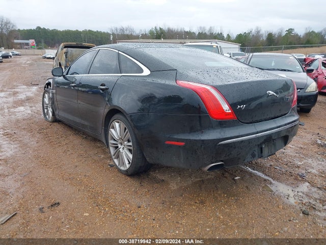 2012 JAGUAR XJ SAJWA1GE9CMV33865 Photo 2