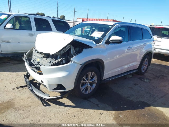 Toyota Highlander Xle V6 2014 5TDKKRFHXES030437 Image 2