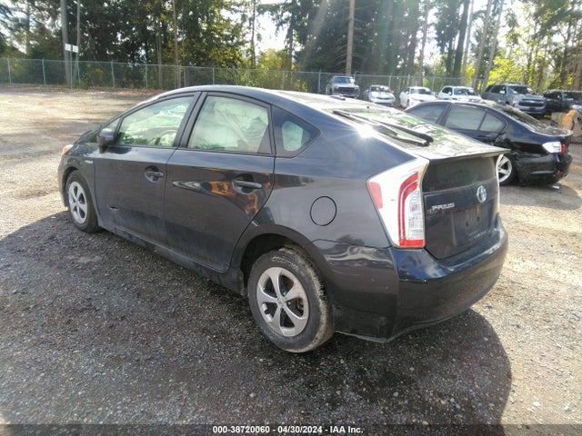 Toyota Prius Three 2015 JTDKN3DU9F0416100 Image 3